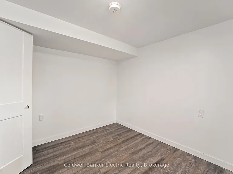 8B Pottinger St — Photo 23