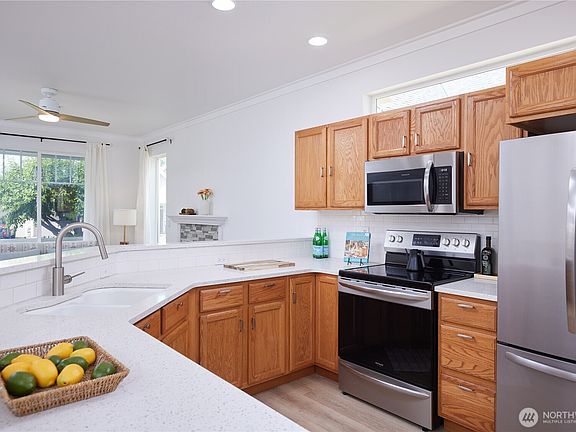 5th image of 725 SE Creekside Drive