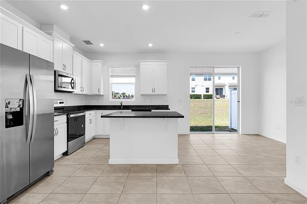 3 bed, 2.5 bath, 1654 sqft, $2,300 — Photo 3