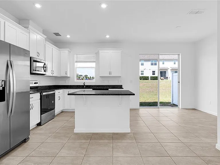 1100 Lakeshore Breeze Pl — Photo 3