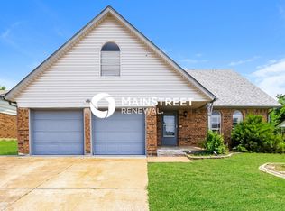 504 S Avery Dr, Moore, OK 73160