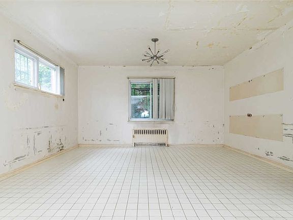 4th image of 13828 82nd Ave