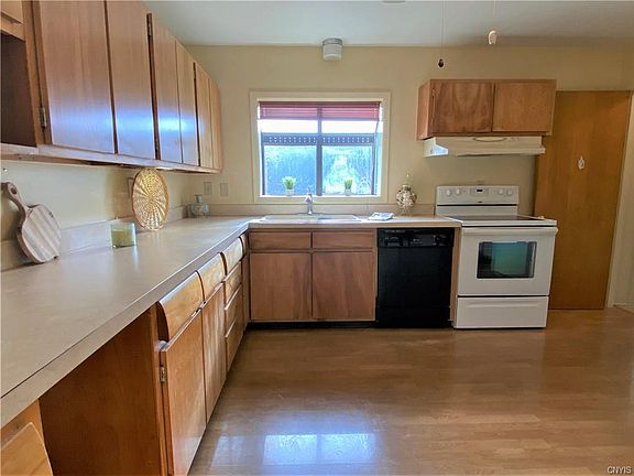 5th image of 120 Haverhill Dr