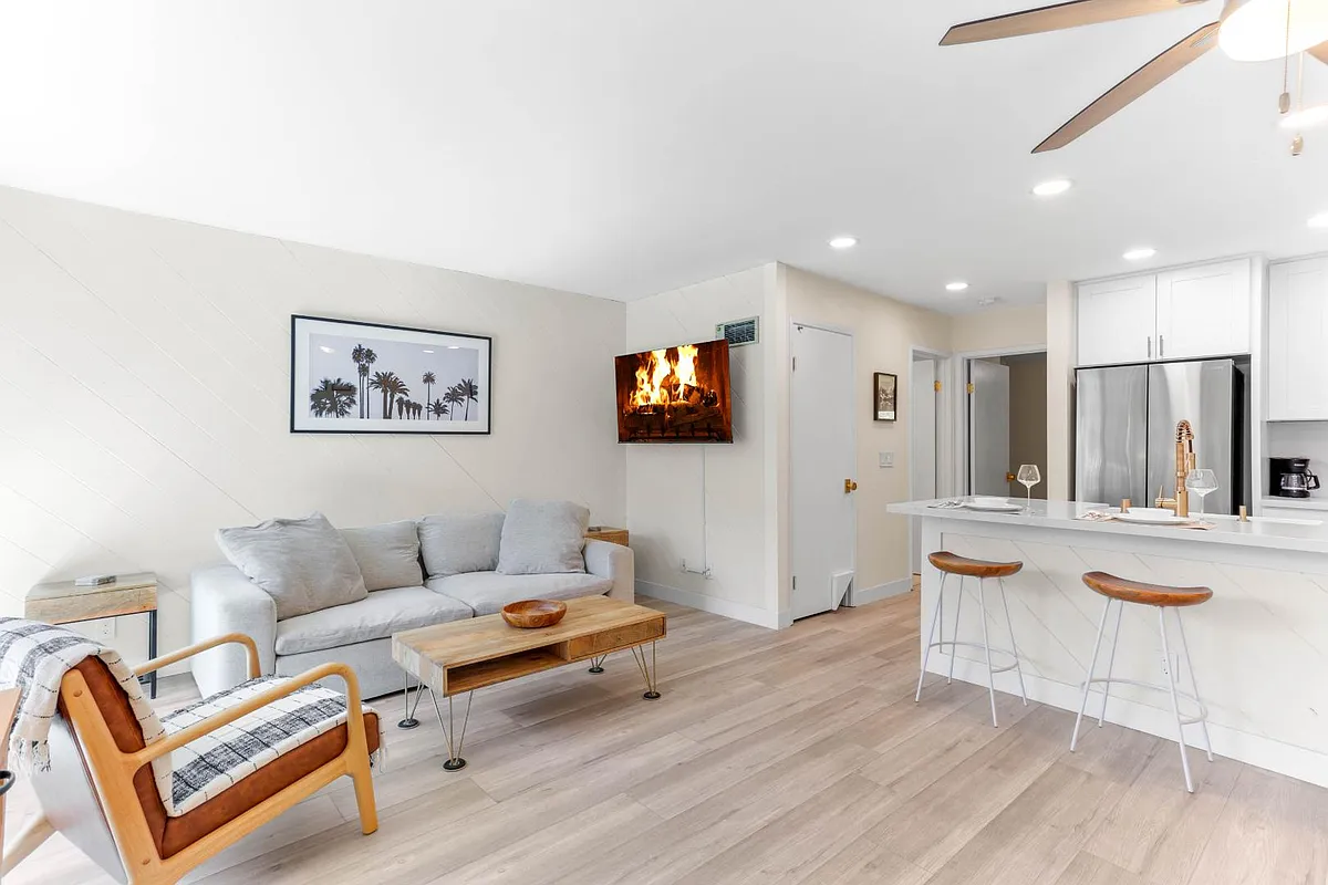 Unit Photo - 1124 Eureka St #31