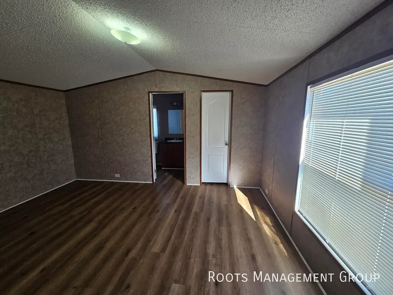 320 Rae St — Photo 4