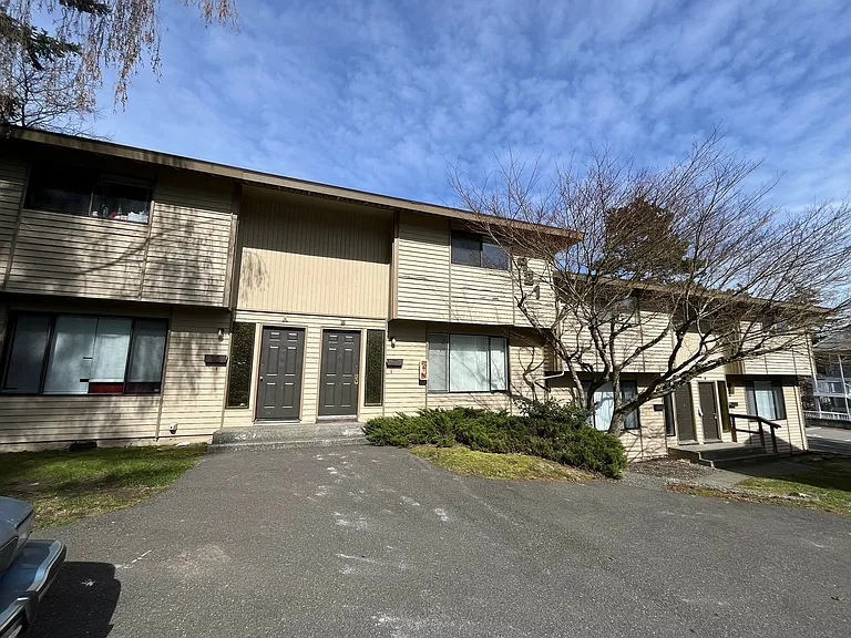 Hamlet 921 exterior