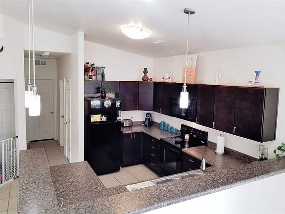 4th image of 386 Green River Dr