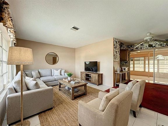 5th image of 310 SE Calmoso Dr