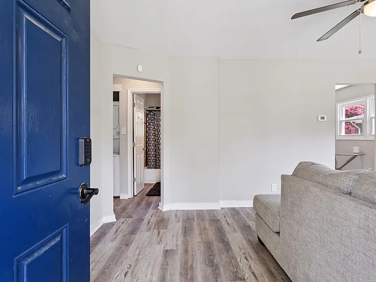 209 Woodstock St — Photo 2