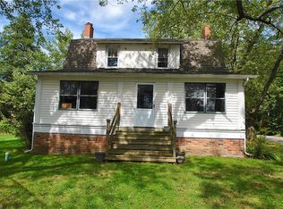 13772 W Center St, Burton, OH 44021