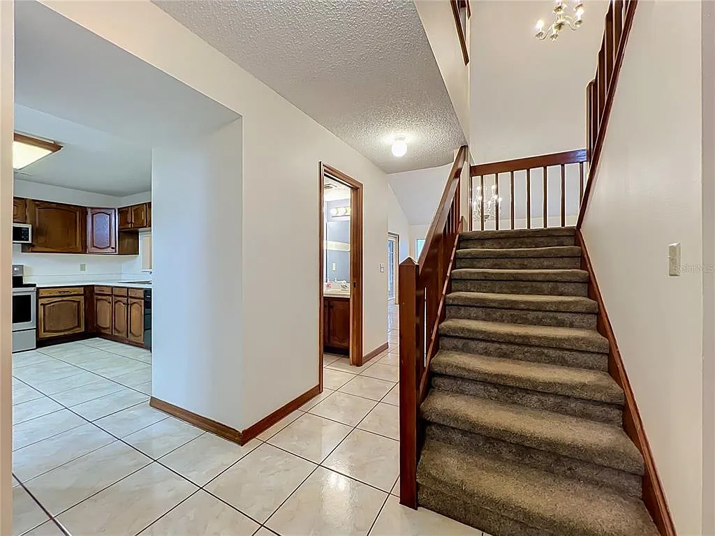 3 bed, 2.5 bath, 1811 sqft, $2,500 — Photo 3