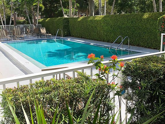 Beautifully kept pool