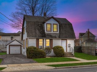 46 Clinton St, Farmingdale, NY