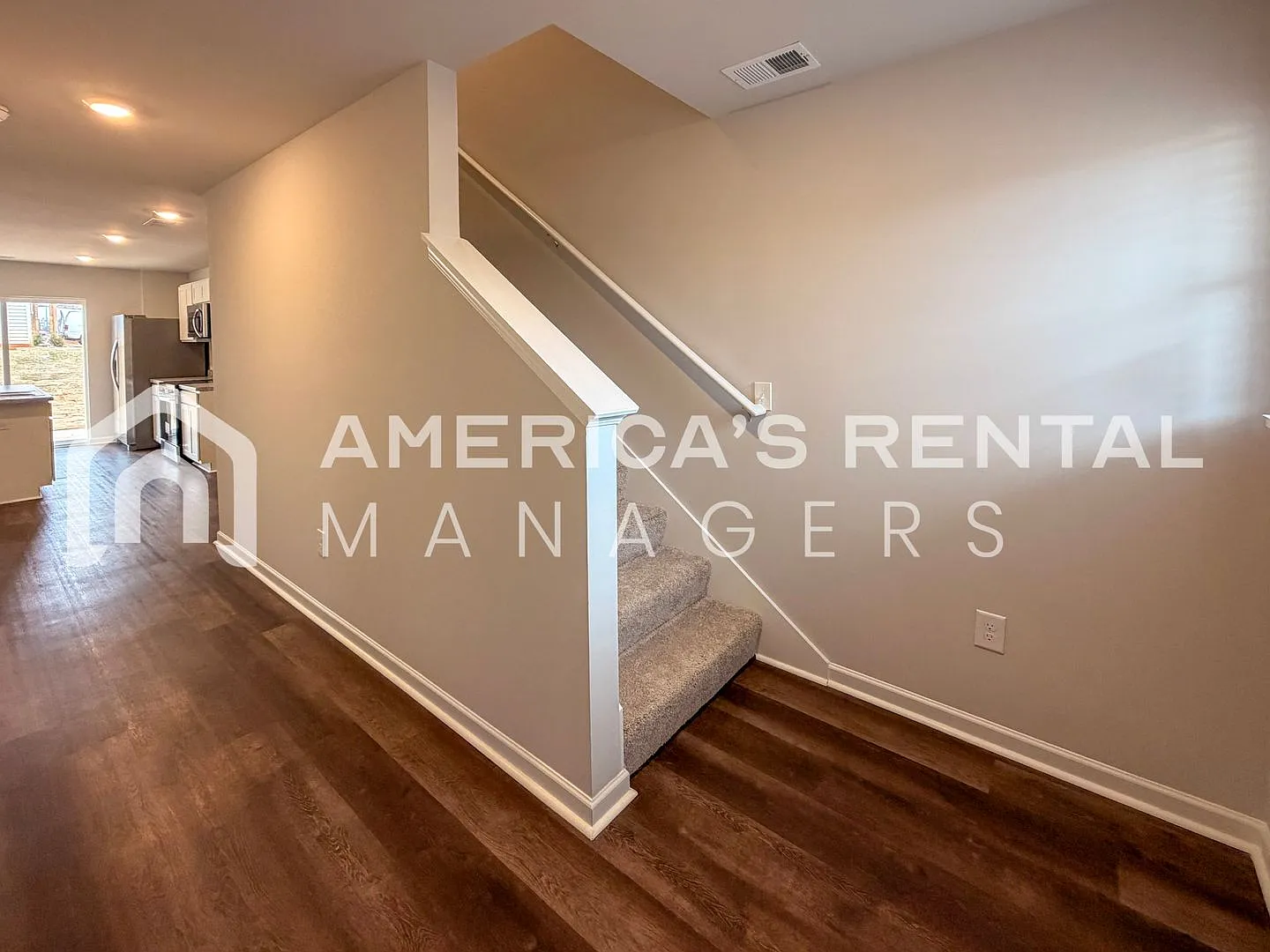 Deposit Pending! Townhome On Driftwood Lane For Rent! Available To View Now — Photo 4