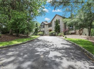 16 Loman Ct, Cresskill, NJ 07626