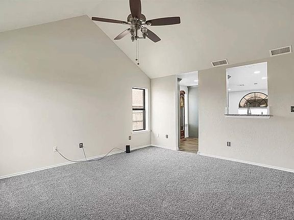 5th image of 511 SW Coral Ave