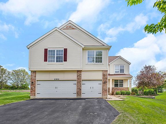 2nd image of 2300 Claridge Dr