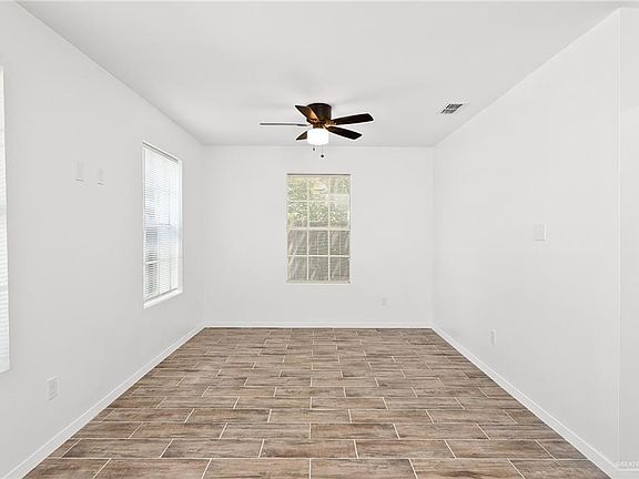3rd image of 1921 W Hackberry Ave