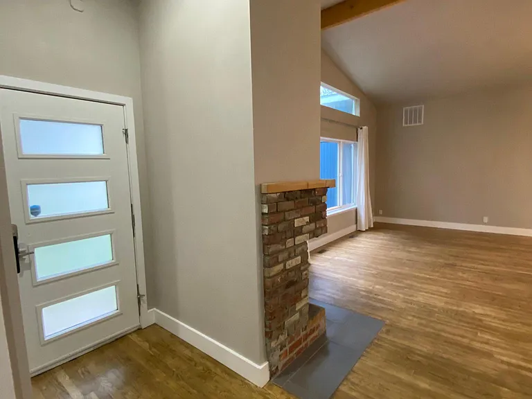 228 Jericho Ave NE — Photo 2