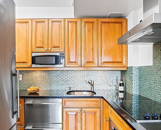 4th image of 121 W 72nd St APT 12F