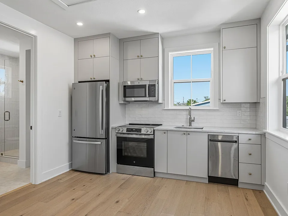 525 39th Ave N #525