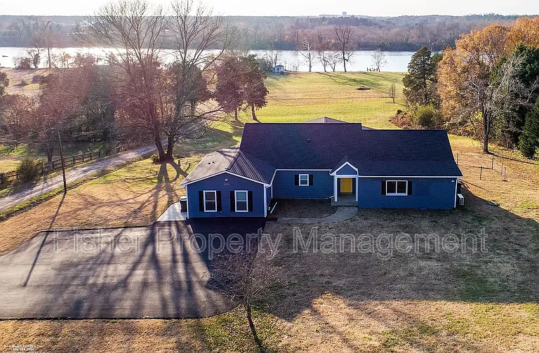 1500 Rustling Cedar Ln — Photo 3