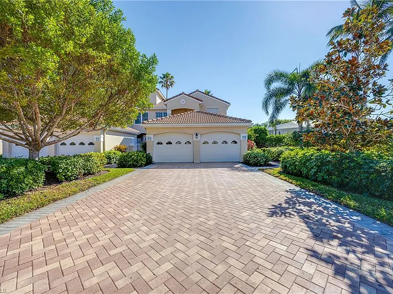 8415 Excalibur Cir #B10 — Photo 1