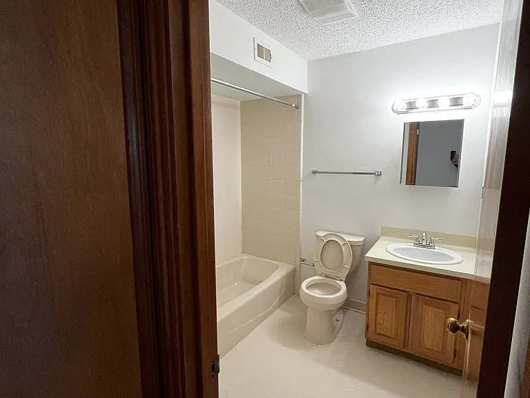 4711 W Alabama St #E — Photo 8