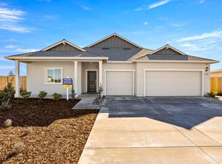 2677 Schumacher St, Redding, CA 96002