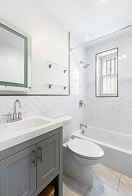 4th image of 1676 Sterling Pl #1R
