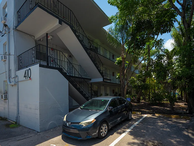 Miami Central Apartments — Photo 23