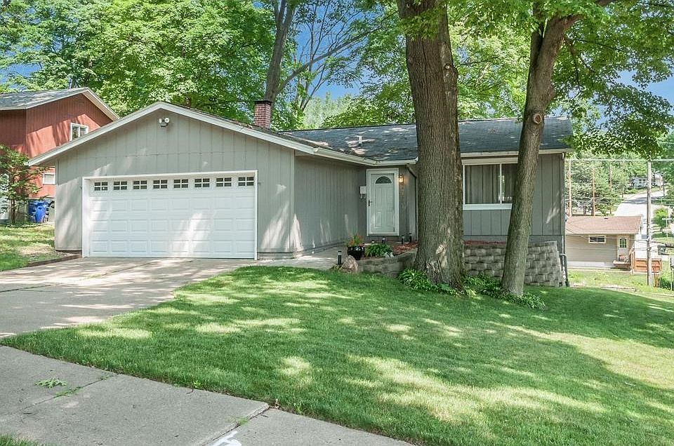 1st image of 1751 Sherbrook Dr NE