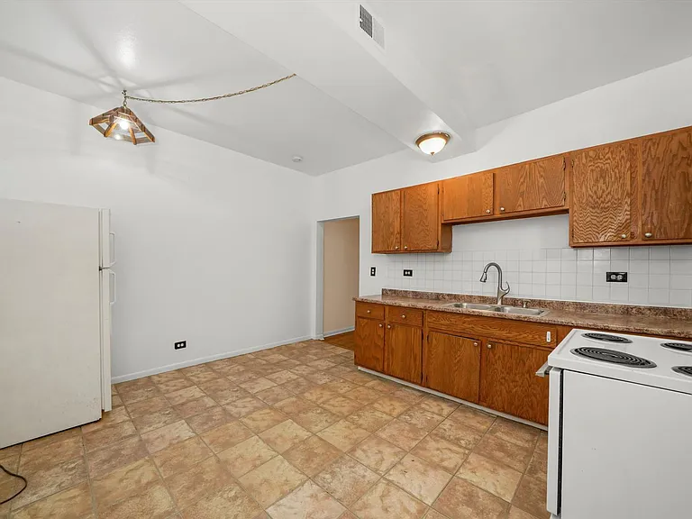 2319 N. Kedzie LP — Photo 29