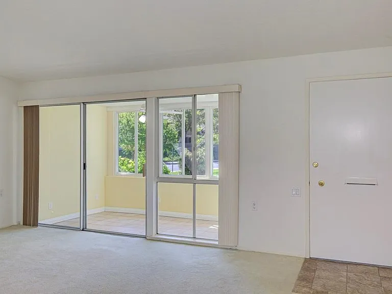 516 Calle Aragon #C — Photo 12