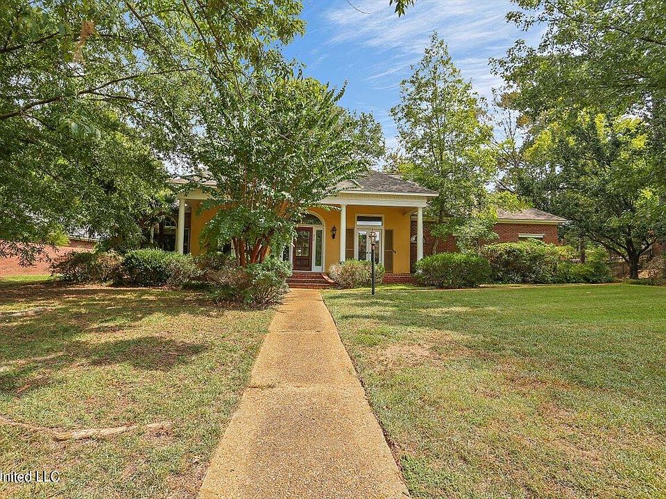 1st image of 308 Woodlands Dr