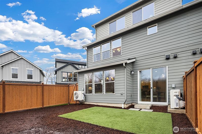 5th image of 15814 23rd Avenue NE