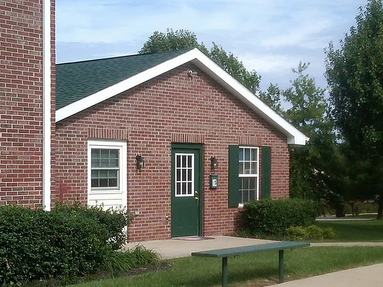 COLONIAL GARDENS APARTMENTS — Photo 3