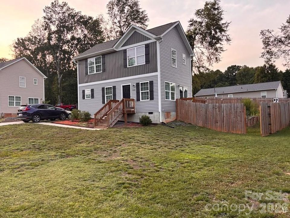 1st image of 606 E Carpenter St