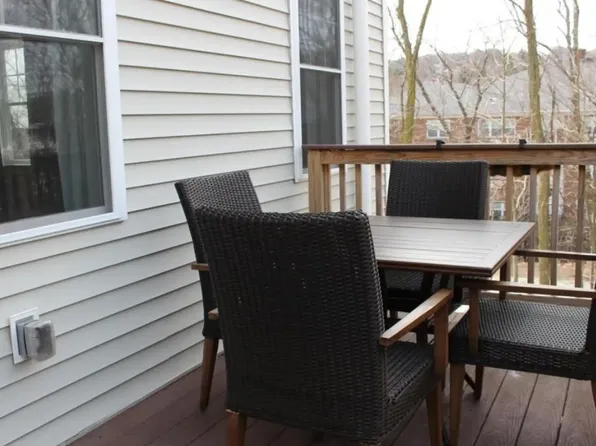 8 Summer Hill Cir, Arlington, MA 02474