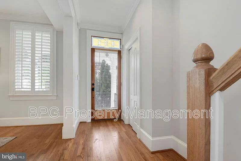 3 bed, 3.5 bath, 1340 sqft, $4,300 — Photo 2