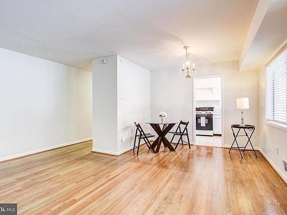 5th image of 10524 Weymouth St