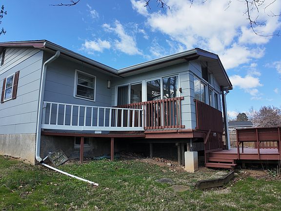 4th image of 4419 Renn St