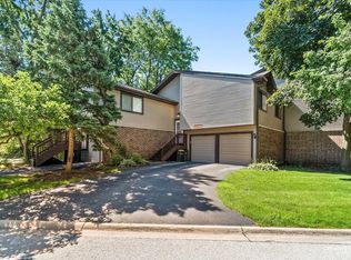 29W365 Thornwood Ln #365, Warrenville, IL 60555