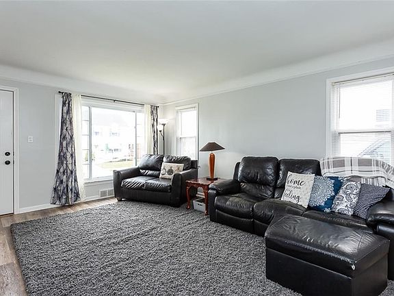 3rd image of 5211 Tuxedo Ave