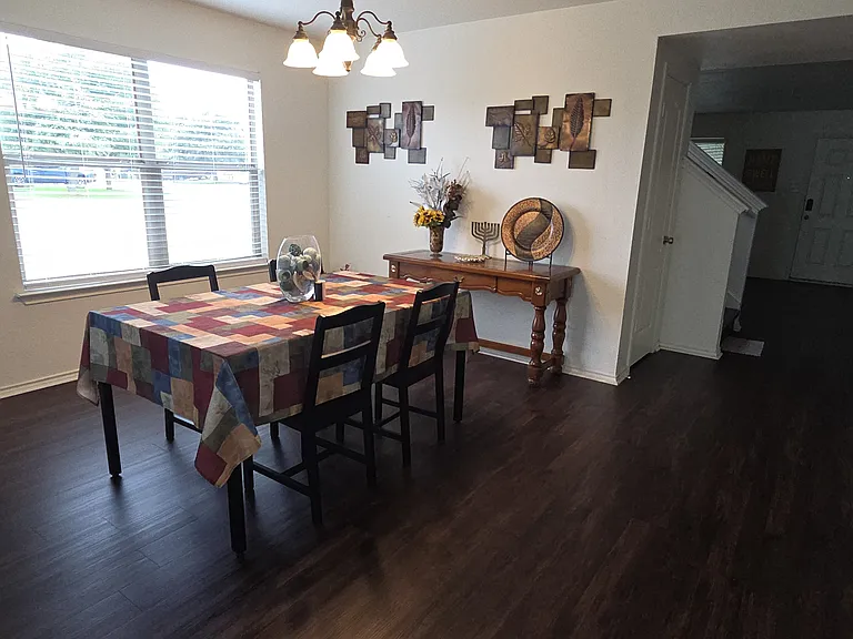Main Floor Dinning Area