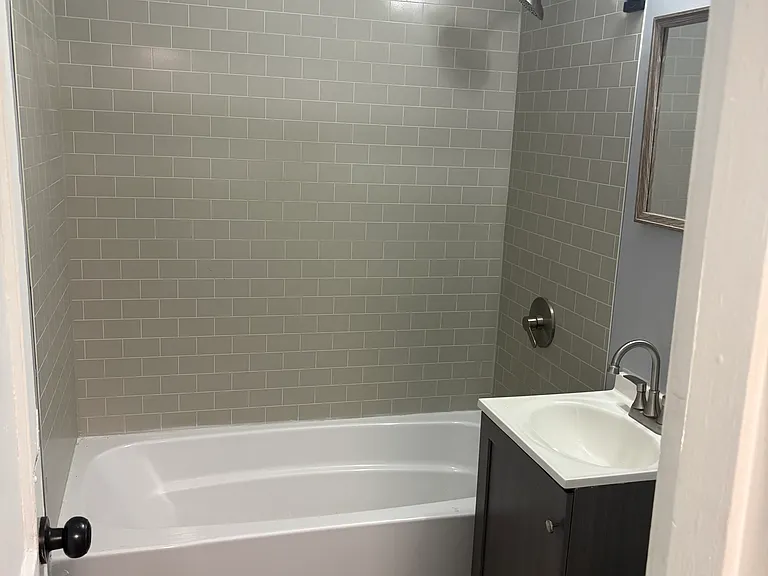 808-814 Nathan Ave #808 — Photo 6