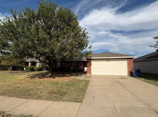 325 Indian Blanket Dr, Burleson, TX 76028