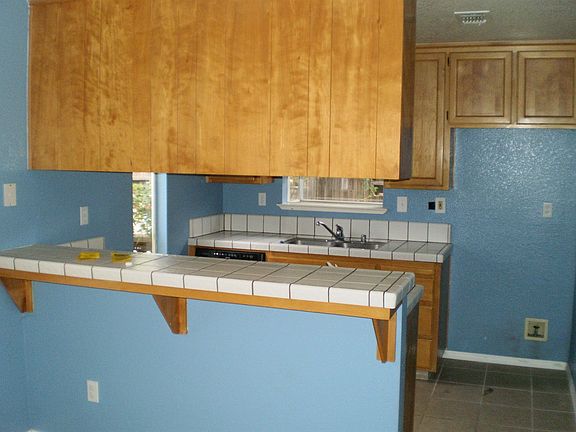 3rd image of 423 Blue Dolphin Way