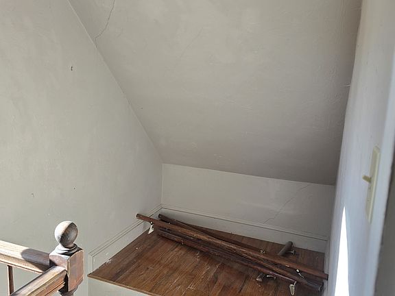 4th image of 1126 Smithfield Ave Floor 3