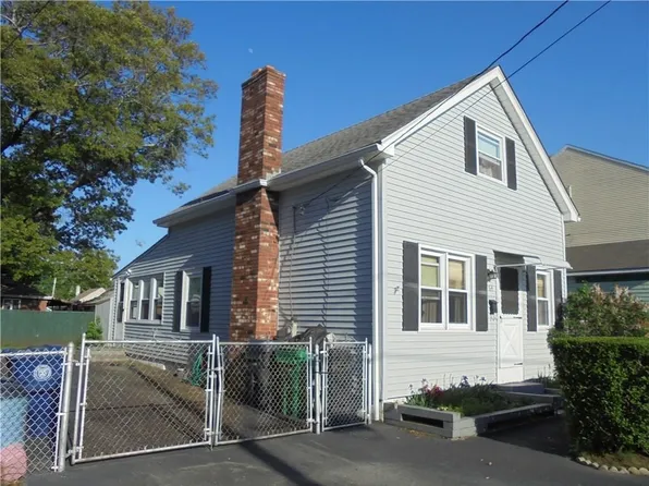 64 Uncas St, Warwick, RI 02889